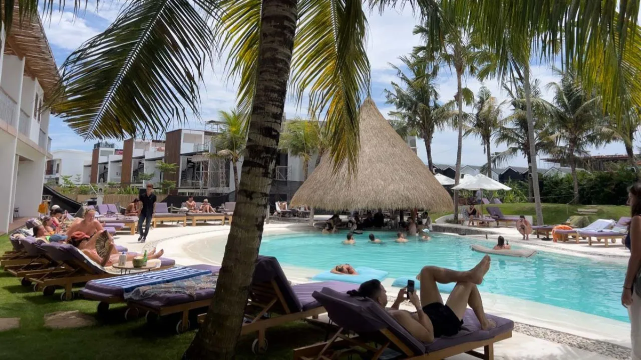 Beach club pool scene in Canggu, relaxing option for one day in Canggu itinerary